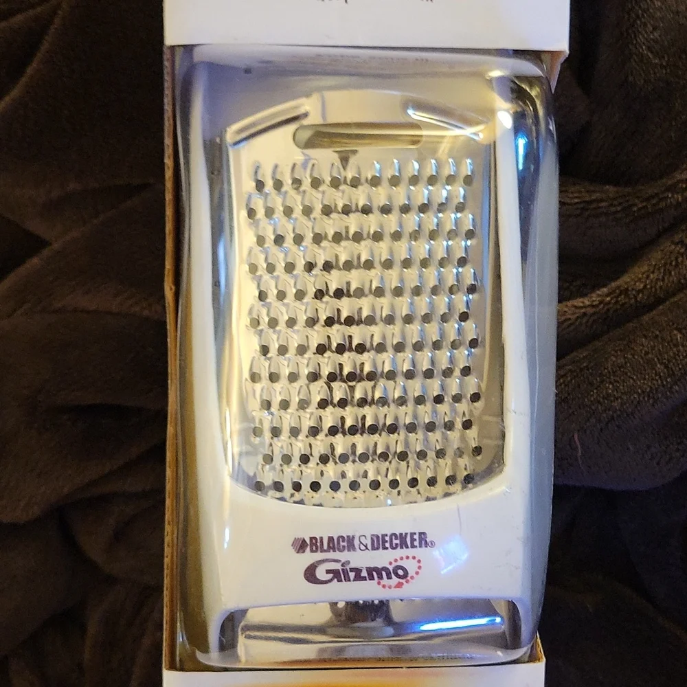 Black & Decker Gizmo cordless grater Rechargeable 3 blades cheese chocolate NEW